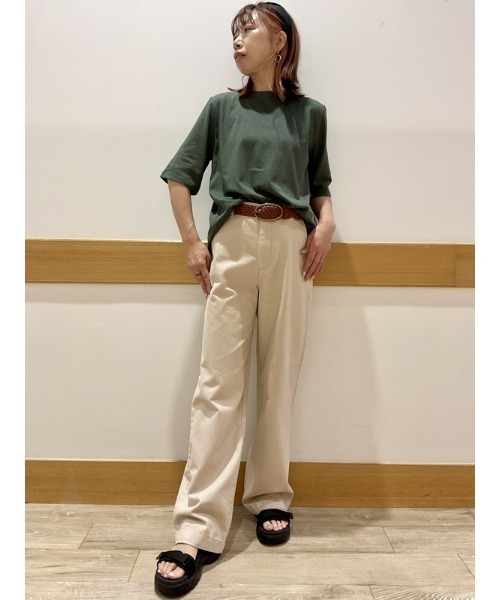 GAP(ギャップ)の「ミッドライズ ルーズフィット カーキチノパンツ(チノパンツ・レディース・ベージュ/ネイビー/グリーン・00/0/2/000/4/6/8/10)」の10枚目の写真