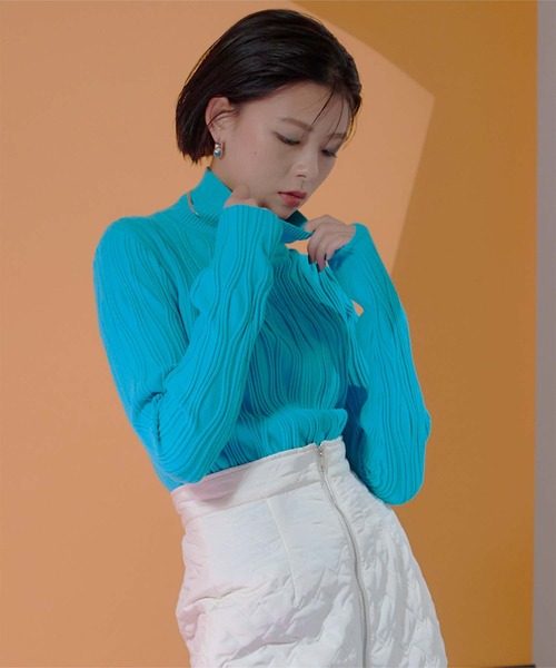 miette（ミエット）の「ウェーブラインハイネックニット（ニット/セーター・レディース・ブラック/レッド/ブルー/グリーン・FREE）」の3枚目の写真