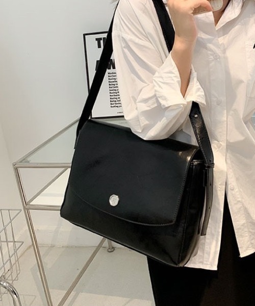 美品 COLE HAAN 大容量 メッセンジャーバッグ ショルダーバッグ レザー Cole Haan コールハーン ロゴ ショルダーバッグ レザー