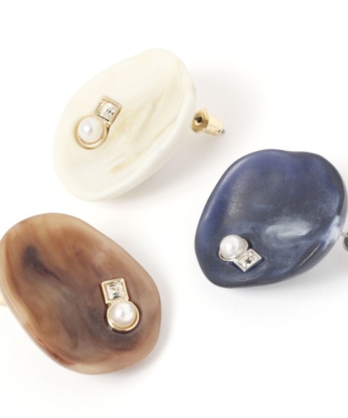 BAYFLOW(ベイフロー)の「樹脂ビジューピアス(ピアス(両耳用)・レディース・ネイビー/ブラウン/アイボリー・FREE)」の7枚目の写真