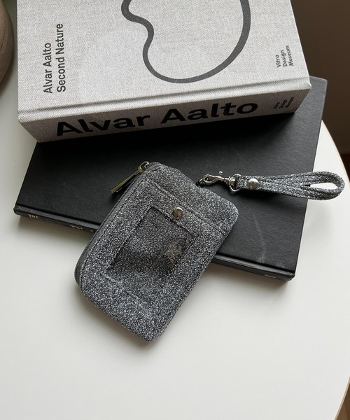 Me%（ミィパーセント）の「ラメラメリールパスケース　984245（パスケース・レディース・ブラック/ブルー/シルバー・FREE）」の7枚目の写真