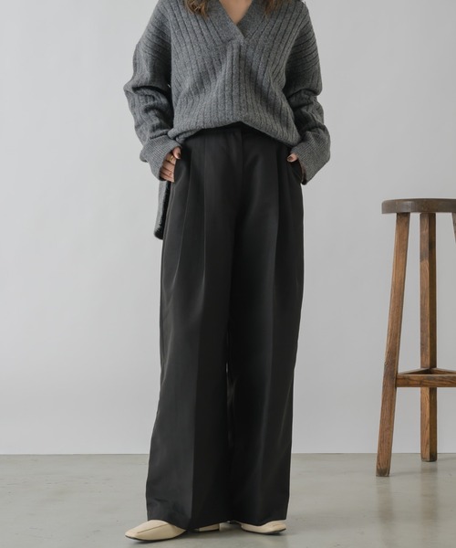 NEUNA（ヌナ）の「【後ろゴムで使いやすい！】2タックワイドスラックスパンツ（スラックス・レディース・ブラック/チャコールグレー・MEDIUM/LARGE/SMALL）」の22枚目の写真