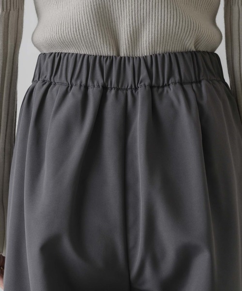NEUNA（ヌナ）の「【後ろゴムで使いやすい！】2タックワイドスラックスパンツ（スラックス・レディース・ブラック/チャコールグレー・MEDIUM/LARGE/SMALL）」の18枚目の写真