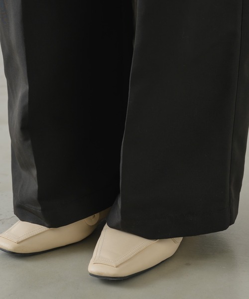 NEUNA（ヌナ）の「【後ろゴムで使いやすい！】2タックワイドスラックスパンツ（スラックス・レディース・ブラック/チャコールグレー・MEDIUM/LARGE/SMALL）」の10枚目の写真