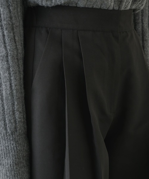 NEUNA（ヌナ）の「【後ろゴムで使いやすい！】2タックワイドスラックスパンツ（スラックス・レディース・ブラック/チャコールグレー・MEDIUM/LARGE/SMALL）」の9枚目の写真