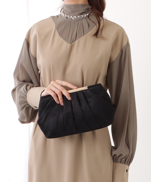 Lace Ladies(レースレディース)の「総レース メタリックバー プリーツ クラッチ バッグ(クラッチバッグ・レディース・アイボリー/ブラック・FREE)」の7枚目の写真