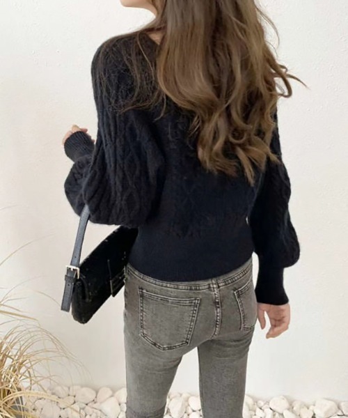 COCOMOMO(ココモモ)の「スクエアネックボリュームスリーブケーブルニット(ニット/セーター・レディース・ベージュ/ブラック/レンガ/グリーン/アイボリー・FREE)」の7枚目の写真