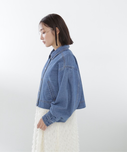 NATURAL BEAUTY BASIC（ナチュラルビューティーベーシック）の「◇クロップドデニムジャケット（デニムジャケット・レディース・ブルー/オフホワイト・SMALL/MEDIUM）」の3枚目の写真