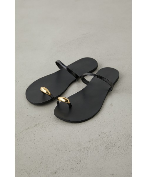 crie conforto（クリーコンフォルト）の「メタリックライントングサンダル（サンダル・レディース・シルバー/ブラック・SMALL/MEDIUM/LARGE/LL）」の3枚目の写真