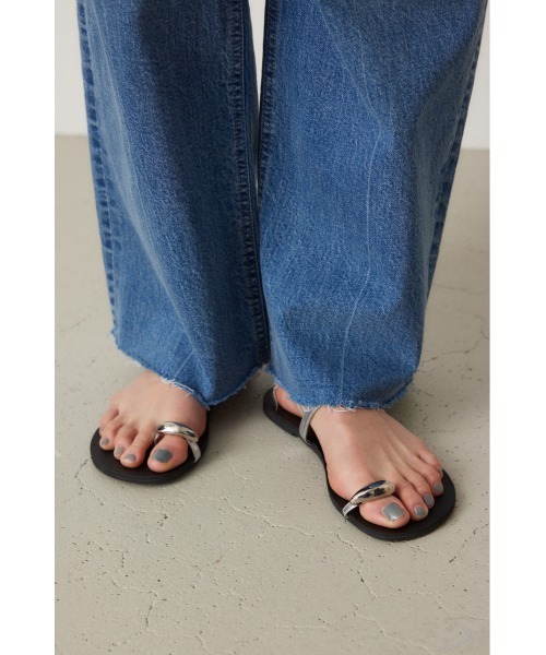 crie conforto（クリーコンフォルト）の「メタリックライントングサンダル（サンダル・レディース・シルバー/ブラック・SMALL/MEDIUM/LARGE/LL）」の17枚目の写真