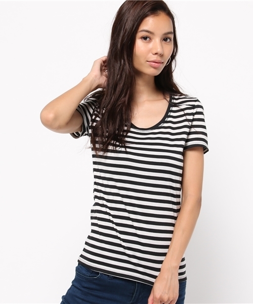 AZUL by moussy（アズールバイマウジー）の「TC天竺BCヨーク切替R/N半袖PO（Tシャツ/カットソー・レディース・ブラック/カーキ系/ブラック系その他/オフホワイト/ホワイト系その他・LARGE/MEDIUM/SMALL/X-LARGE/X-SMALL）」の16枚目の写真