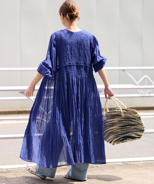 JOURNAL STANDARD relume（ジャーナルスタンダード　レリューム）の「《追加》コットンボイルクリンクルシャーリングワンピース（ワンピース・レディース・グリーン/ブラック系その他/ブラック/ブルー・FREE）」の17枚目の写真