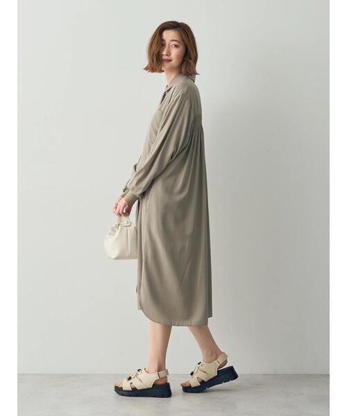 Editt by YECCA VECCA（エディットバイイェッカヴェッカ）の「リブ袖シャーリングシャツワンピース（シャツワンピース・レディース・グレイッシュベージュ・FREE）」の5枚目の写真