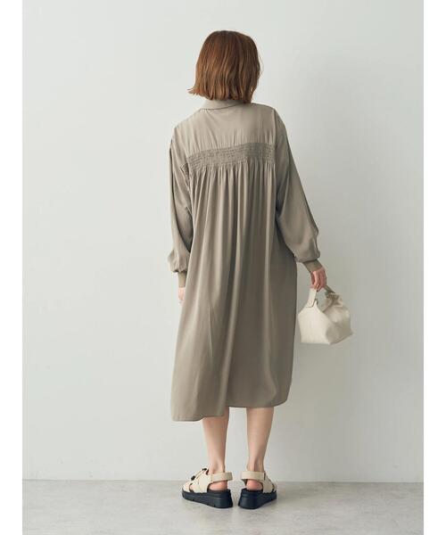Editt by YECCA VECCA（エディットバイイェッカヴェッカ）の「リブ袖シャーリングシャツワンピース（シャツワンピース・レディース・グレイッシュベージュ・FREE）」の6枚目の写真