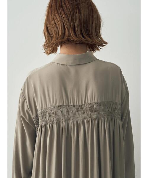 Editt by YECCA VECCA（エディットバイイェッカヴェッカ）の「リブ袖シャーリングシャツワンピース（シャツワンピース・レディース・グレイッシュベージュ・FREE）」の11枚目の写真