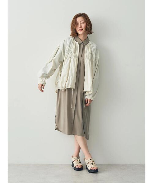 Editt by YECCA VECCA（エディットバイイェッカヴェッカ）の「リブ袖シャーリングシャツワンピース（シャツワンピース・レディース・グレイッシュベージュ・FREE）」の13枚目の写真