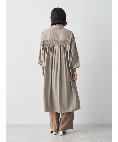 Editt by YECCA VECCA（エディットバイイェッカヴェッカ）の「リブ袖シャーリングシャツワンピース（シャツワンピース・レディース・グレイッシュベージュ・FREE）」の18枚目の写真