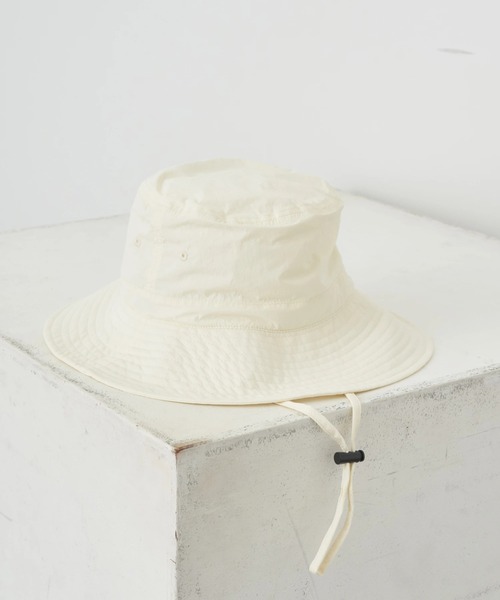 earth music&ecology(アースミュージックアンドエコロジー)の「ナイロンバケットハット(ハット・レディース・ブラック/ベージュ/ホワイト/グリーン・FREE)」の2枚目の写真