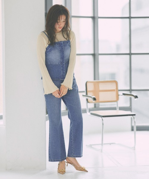 Pierrot(ピエロ)の「フレアデニムパンツ(デニムパンツ・レディース・ブルー/サックスブルー・PM/M/L)」の21枚目の写真