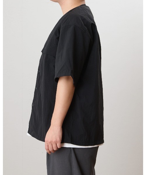 THOUSAND MILE(サウザンドマイル)の「SHORT SLEEVE COLLARLESS SHIRT(Tシャツ/カットソー・メンズ・オリーブ/ブラック・LARGE/SMALL)」の5枚目の写真