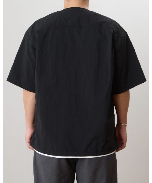THOUSAND MILE(サウザンドマイル)の「SHORT SLEEVE COLLARLESS SHIRT(Tシャツ/カットソー・メンズ・オリーブ/ブラック・LARGE/SMALL)」の4枚目の写真