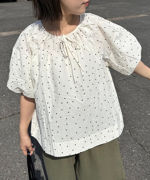 CRB(シーアールビー)の「バルーン袖ブラウス(シャツ/ブラウス・レディース・ベージュ/オフホワイト/ブルー・F)」の3枚目の写真