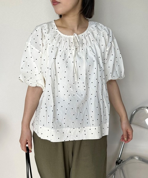CRB(シーアールビー)の「バルーン袖ブラウス(シャツ/ブラウス・レディース・ベージュ/オフホワイト/ブルー・F)」の6枚目の写真