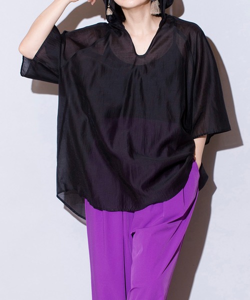 OSMOSIS（オズモーシス）の「フーデッドプルオーバー（シャツ/ブラウス・レディース・アイボリー/グレイッシュベージュ/ブラック・ONE SIZE）」の2枚目の写真