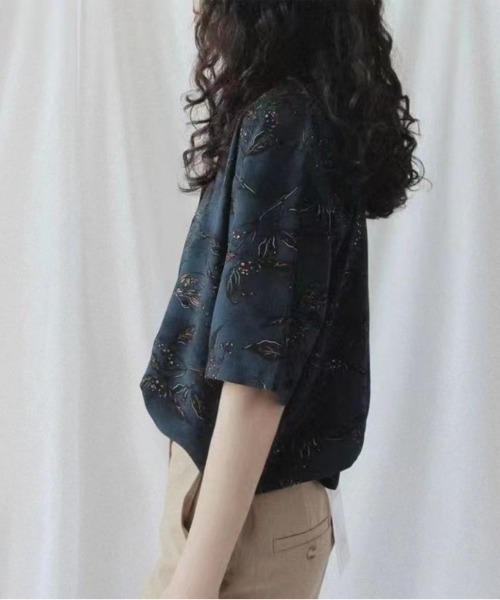 SHEENA（シーナ）の「ボタニカル柄オープンカラーシャツ（シャツ/ブラウス・レディース・ネイビー・M）」の4枚目の写真