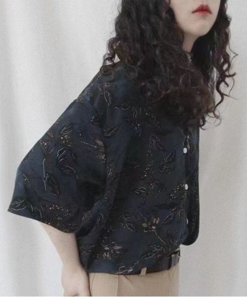 SHEENA（シーナ）の「ボタニカル柄オープンカラーシャツ（シャツ/ブラウス・レディース・ネイビー・M）」の2枚目の写真