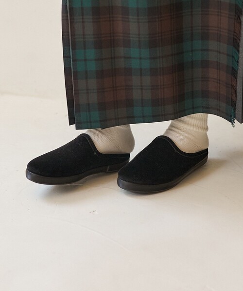 FREAK'S STORE(フリークスストア)の「Alberola × FREAK'S STORE/アルベローラ 別注 ムートンシューズ/スリッポン(スリッポン・レディース・ベージュ/ブラック・38/37/36)」の3枚目の写真