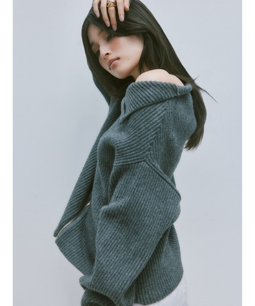 FRAY I.D(フレイアイディー)の「2wayオフショルスキッパージップニット(ニット/セーター・レディース・ピンク/アイボリー/グレー・FREE)」の5枚目の写真