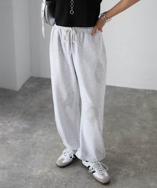 Riberry（リベリー）の「箔プリントスウェットパンツ（スウェットパンツ・レディース・オートミール/チャコールグレー・FREE）」の2枚目の写真