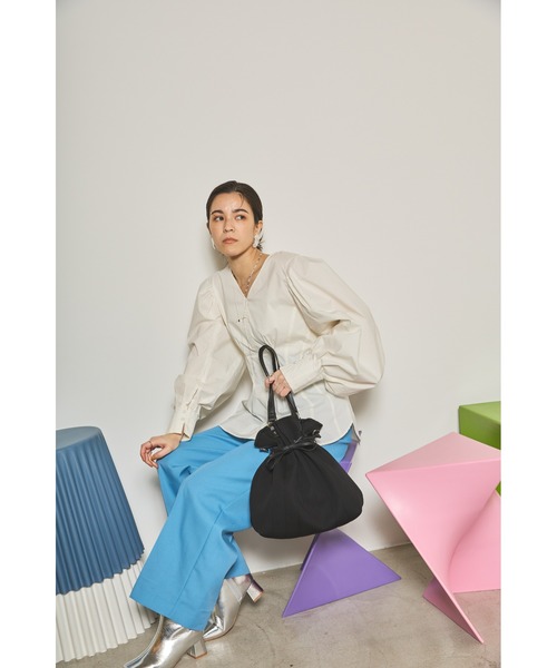 EDITA.(エディータ)の「ネオプレンスタイリッシュ巾着2wayバッグ 2WAY / 軽量(ショルダーバッグ・レディース・オリーブ/ブラック/サックスブルー/ベージュ・FREE)」の19枚目の写真