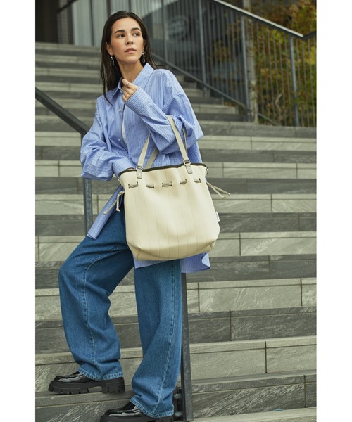 EDITA.(エディータ)の「ネオプレンスタイリッシュ巾着2wayバッグ 2WAY / 軽量(ショルダーバッグ・レディース・オリーブ/ブラック/サックスブルー/ベージュ・FREE)」の18枚目の写真