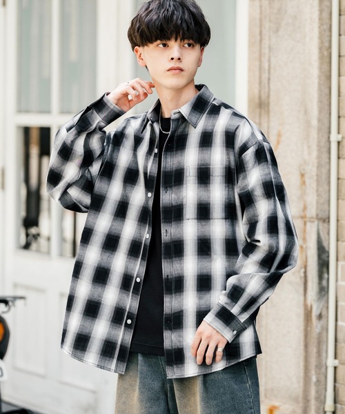 Rocky Monroe（ロッキーモンロー）の「オーバーサイズ 無地 チェック柄 ストライプ柄 レギュラーカラーブロードシャツ（シャツ/ブラウス・メンズ・ブルー系1/ブラック系/ブラック/ホワイト系/ブルー系/ブルー/ホワイト/グリーン/ブラック系1/オレンジ・M/XL/L）」の5枚目の写真