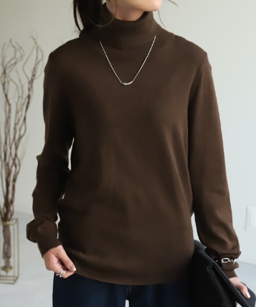 HUG.U(ハグユー)の「シルク混ニットインナー(Tシャツ/カットソー・レディース・ロイヤルブルー/ブラウン/レッド/グレー/ブラック/ライトピンク/ライトベージュ/オリーブ/テラコッタ・M/L)」の3枚目の写真