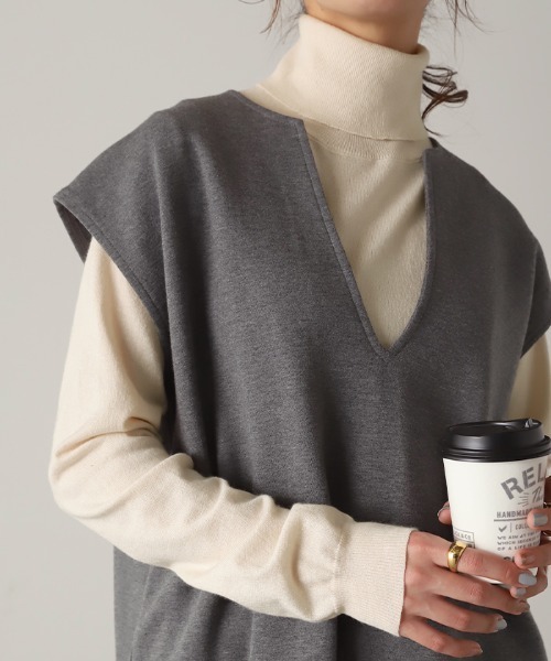 HUG.U(ハグユー)の「シルク混ニットインナー(Tシャツ/カットソー・レディース・ロイヤルブルー/ブラウン/レッド/グレー/ブラック/ライトピンク/ライトベージュ/オリーブ/テラコッタ・M/L)」の5枚目の写真