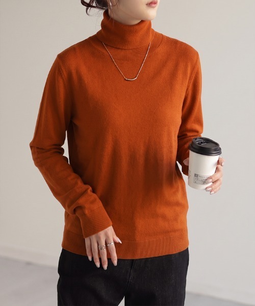 HUG.U(ハグユー)の「シルク混ニットインナー(Tシャツ/カットソー・レディース・ロイヤルブルー/ブラウン/レッド/グレー/ブラック/ライトピンク/ライトベージュ/オリーブ/テラコッタ・M/L)」の4枚目の写真