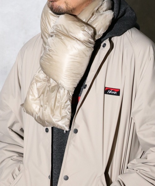 NANGA(ナンガ)の「NANGA/ナンガ PORTABLE LIGHT DOWN MUFFLERポータブルライトダウンマフラー(ユニセックス)(マフラー・メンズ・ブラック/ベージュ/ネイビー/モカ/カーキ・FREE)」の5枚目の写真