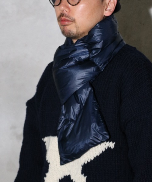 NANGA(ナンガ)の「NANGA/ナンガ PORTABLE LIGHT DOWN MUFFLERポータブルライトダウンマフラー(ユニセックス)(マフラー・メンズ・ブラック/ベージュ/ネイビー/モカ/カーキ・FREE)」の2枚目の写真