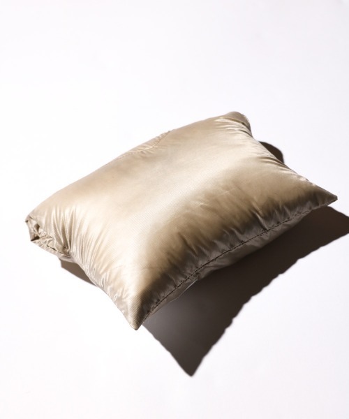 NANGA(ナンガ)の「NANGA/ナンガ PORTABLE LIGHT DOWN MUFFLERポータブルライトダウンマフラー(ユニセックス)(マフラー・メンズ・ブラック/ベージュ/ネイビー/モカ/カーキ・FREE)」の17枚目の写真