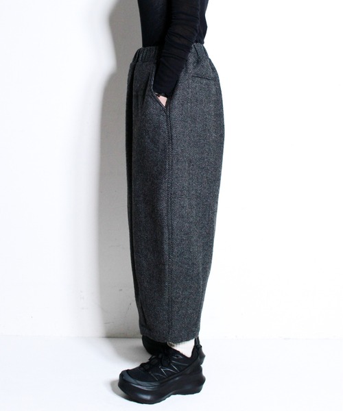 HARVESTY(ハーベスティ)の「HARVESTY / ハーベスティー DOUBLE FACE WOOL TWEED CROPPED EASY CIRCUS PANTS ツイード イージー サーカスパンツ(その他パンツ・レディース・ブラウン/チャコールグレー・1/2)」の4枚目の写真