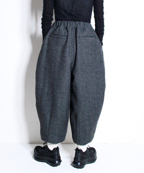 HARVESTY(ハーベスティ)の「HARVESTY / ハーベスティー DOUBLE FACE WOOL TWEED CROPPED EASY CIRCUS PANTS ツイード イージー サーカスパンツ(その他パンツ・レディース・ブラウン/チャコールグレー・1/2)」の5枚目の写真