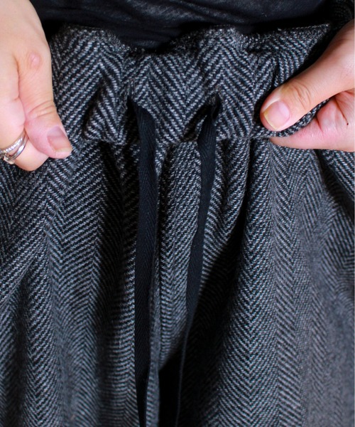 HARVESTY(ハーベスティ)の「HARVESTY / ハーベスティー DOUBLE FACE WOOL TWEED CROPPED EASY CIRCUS PANTS ツイード イージー サーカスパンツ(その他パンツ・レディース・ブラウン/チャコールグレー・1/2)」の6枚目の写真