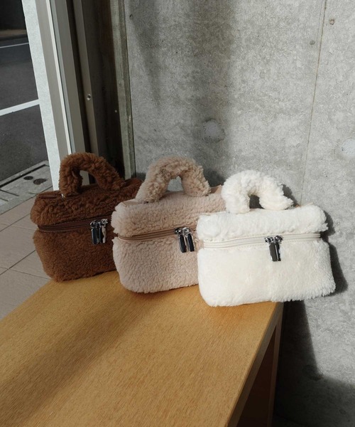 CORNERS(コーナーズ)の「ボアバニティミニバッグ(ショルダーバッグ・レディース・アイボリー/ブラウン/ベージュ・FREE)」の4枚目の写真