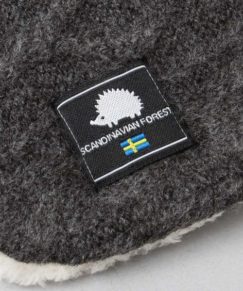 SCANDINAVIAN FOREST(スカンジナビアン・フォレスト)の「ケーブル編み 裏ボア コンパクト ネックウォーマー マグネット式(ネックウォーマー/スヌード・レディース・チャコール/オフホワイト・FREE)」の6枚目の写真