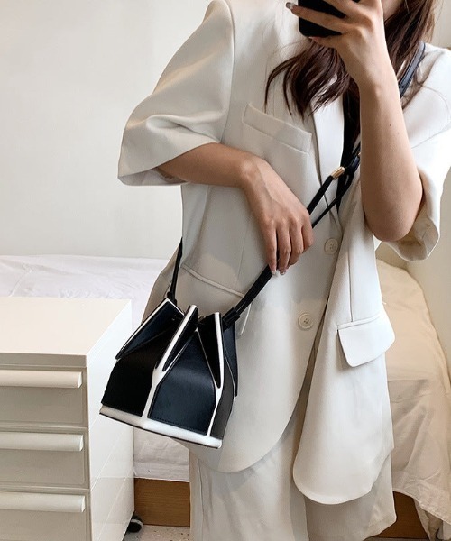 L LABEL(エルラベル)の「ポリゴンバッグ(ショルダーバッグ・レディース・ホワイト/イエロー/ベージュ/ホワイト×ブラック/ブラック/ブラック×ホワイト・FREE)」の12枚目の写真