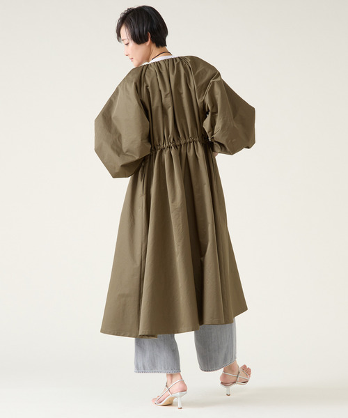 martinique（マルティニーク）の「タンブラータフタギャザーコート（その他アウター・レディース・オフホワイト/ネイビー/カーキ・FREE）」の5枚目の写真