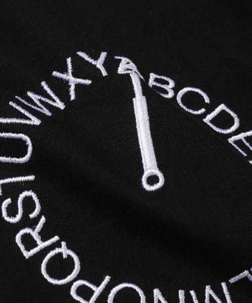 ANREALAGE（アンリアレイジ）の「AZ CIRCLE EMBROIDERY LONG SLEEVE TEE（Tシャツ/カットソー・レディース・ブラック/ホワイト・50/48）」の5枚目の写真